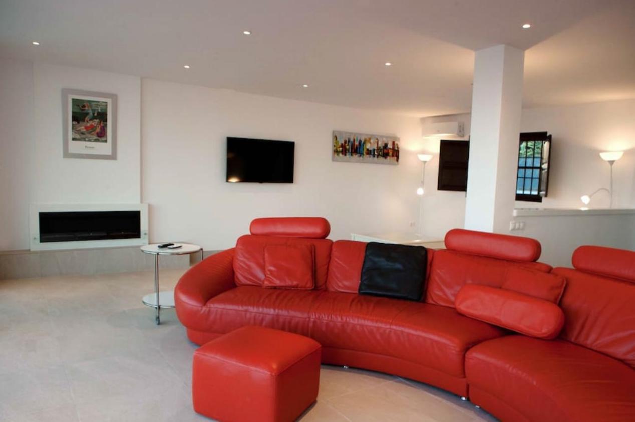 Luxury With Heated Pool For 12 To 14 People *