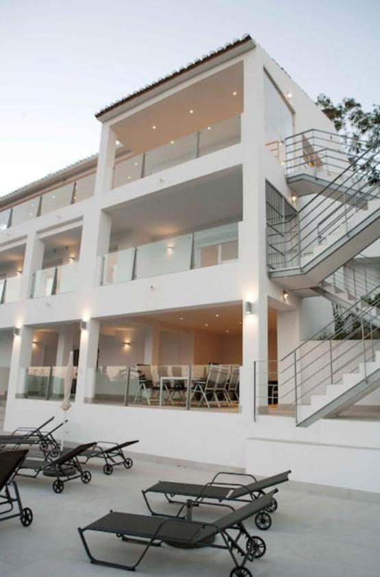 Luxury With Heated Pool For 12 To 14 People *