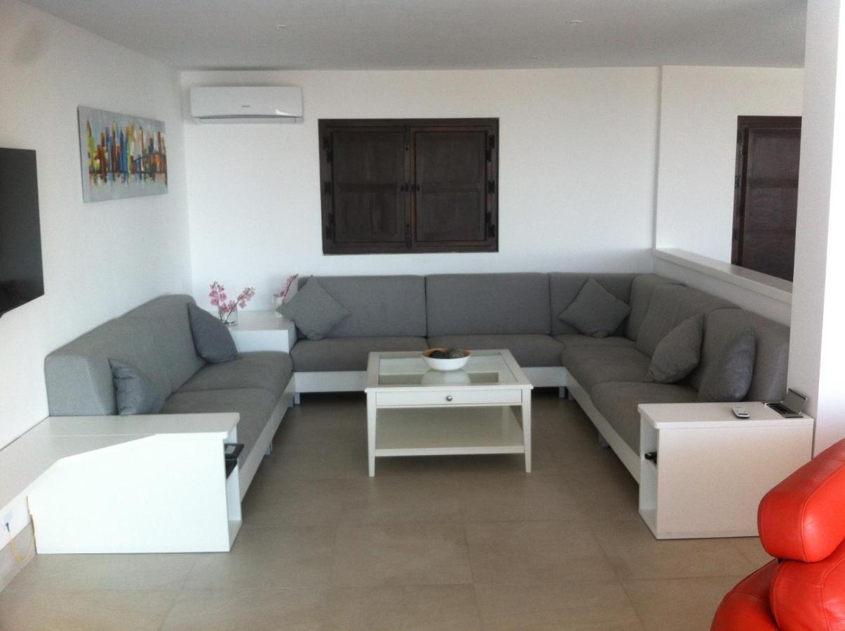 Villa Luxury With Heated Pool For 12 To 14 People