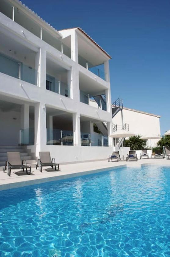 Villa Luxury With Heated Pool For 12 To 14 People