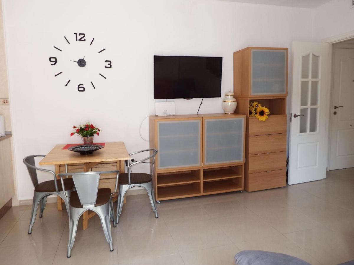 Lovely, Quiet Downtown-beach W Balcony Appartement *
