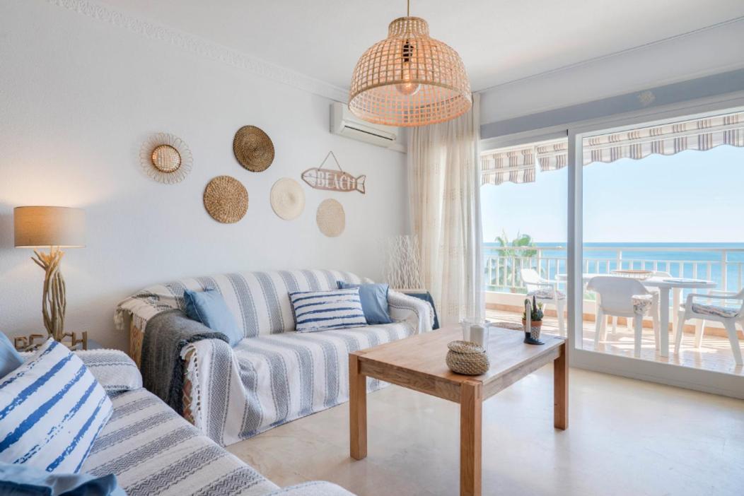 Family Aguamarina Front The Sea Free Parking Apartment