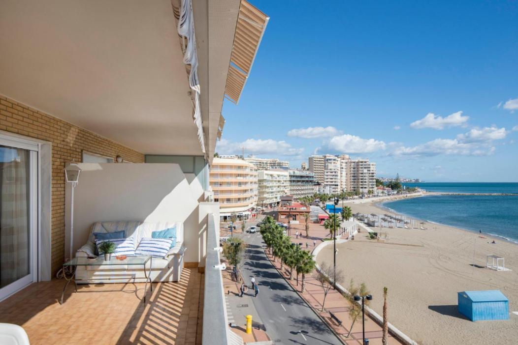 Family Aguamarina Front The Sea Free Parking Apartment