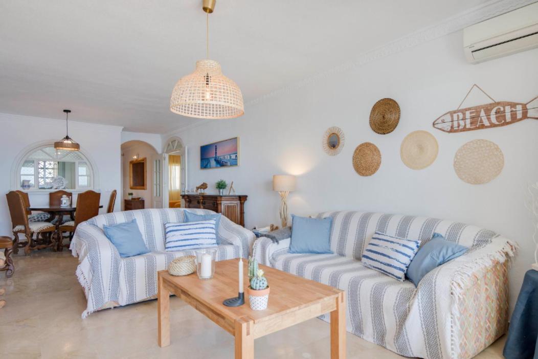 Family Aguamarina Front The Sea Free Parking Apartment