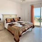 Beautiful Villa Walking Distance To Beach El Faro