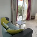 Estrellita Two Bedroom, Top Floor With Seaview