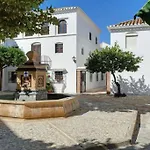 Bright 2 Bedroom Townhouse