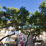 Modern & Vibrant, Urban Holiday Flat