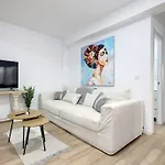 Modern & Vibrant, Urban Holiday Flat