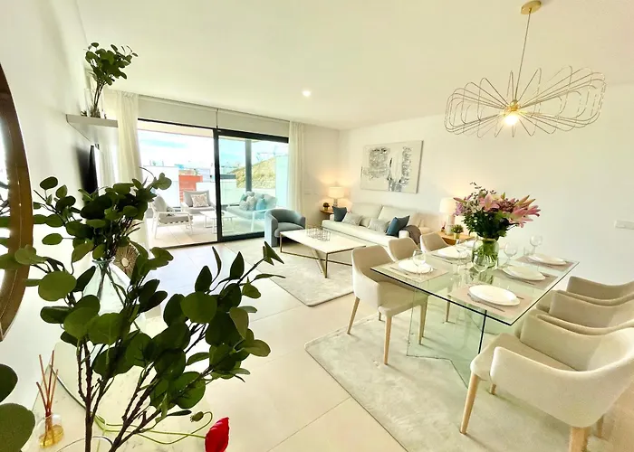 Magnificient 3 Bedroom Apartment By The Beach