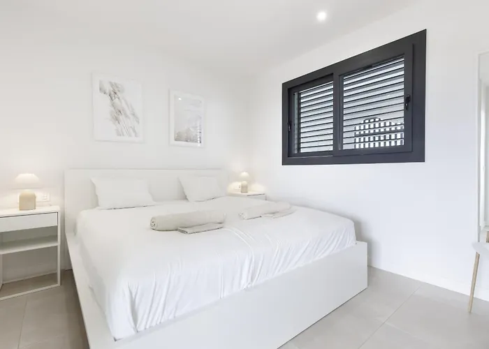 Elegant Luxury Suite With Terrace In Higueron