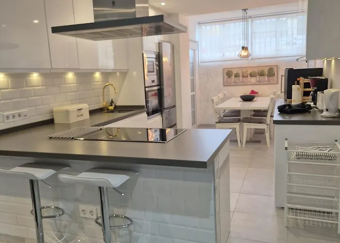 Luxurious Three Bedroom Duplex Apt Close To Beach