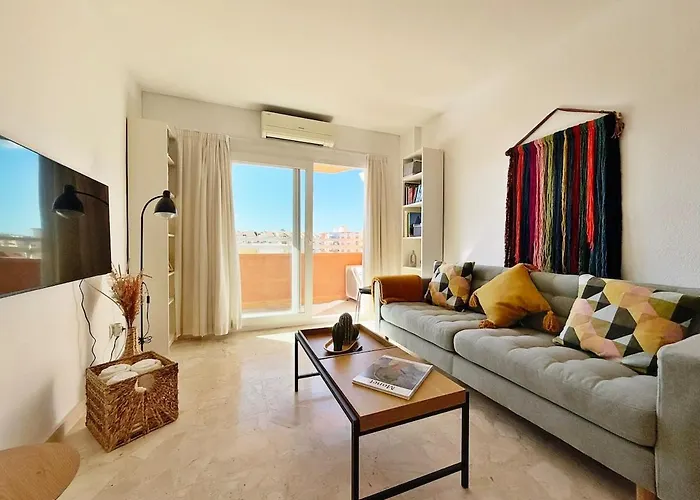 Sunny & Modern Beach Apartment