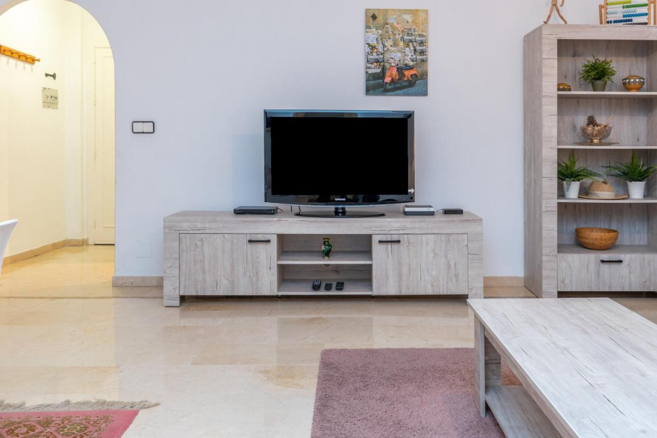 Apartment 2br Urban Getaway - Good Wifi, Swimming Pool