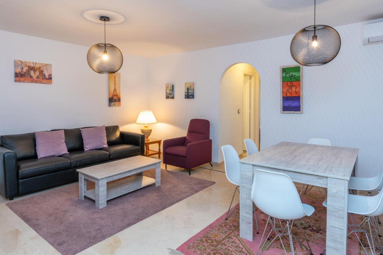 2br Urban Getaway - Good Wifi, Swimming Pool Apartment