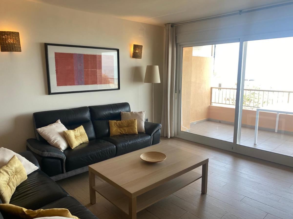 Albamar Frontline 3 Bedrooms Apartment