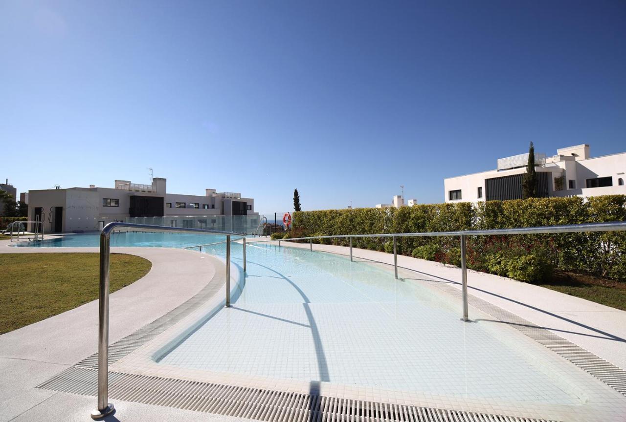 Stylish Three Bedroom @ Higueron West! Apartment