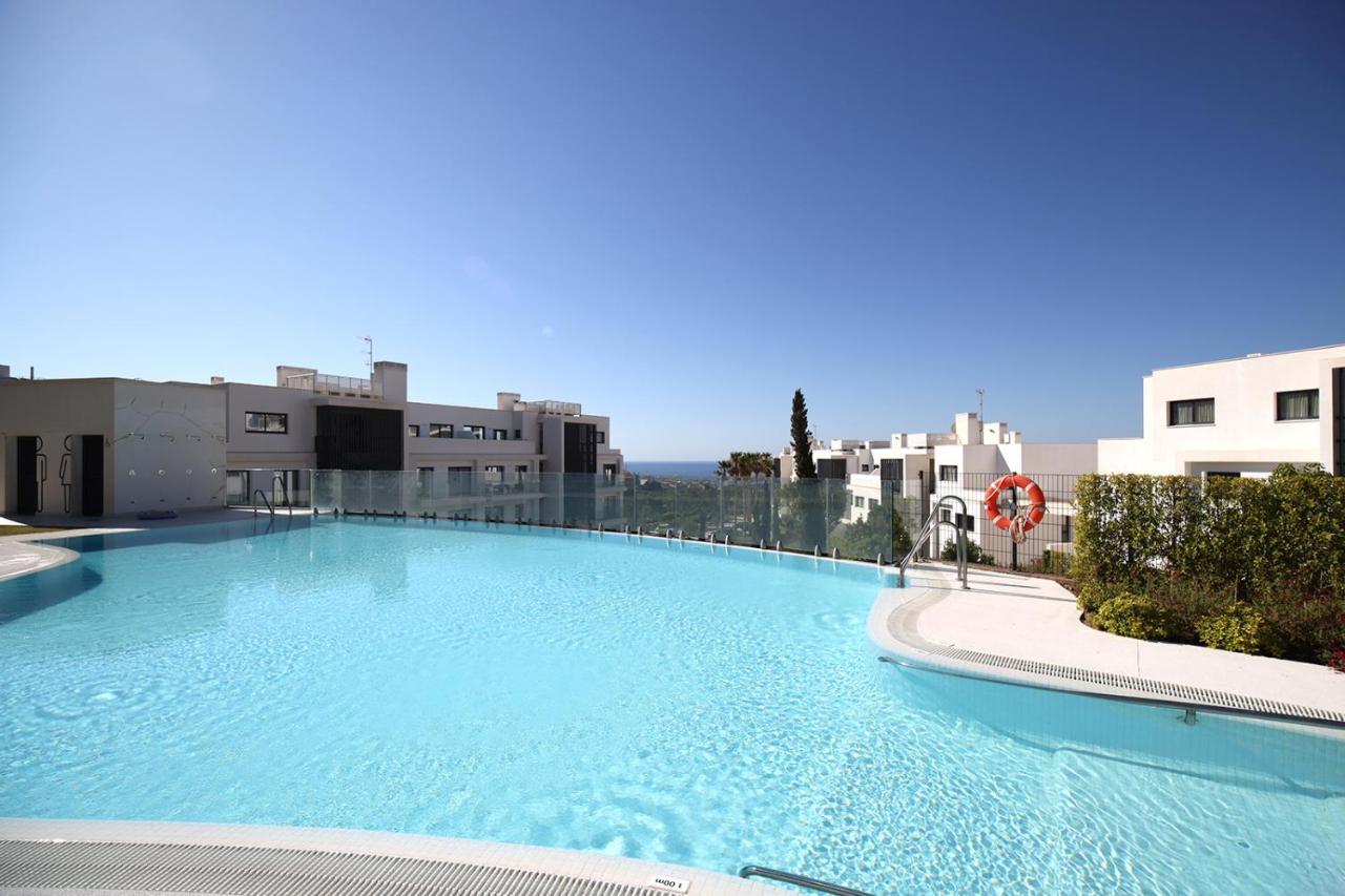 Stylish Three Bedroom @ Higueron West! Apartment