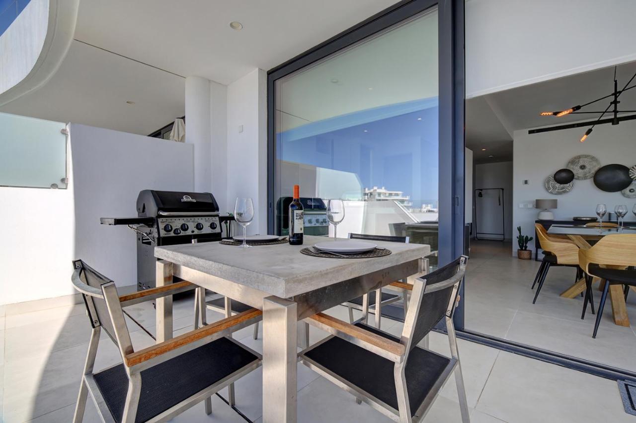 Stylish Three Bedroom @ Higueron West! Apartment *
