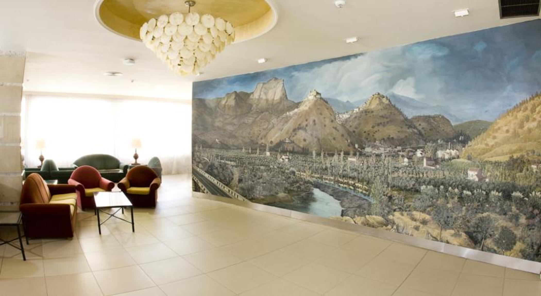 Monarque Park Hotelli 4*