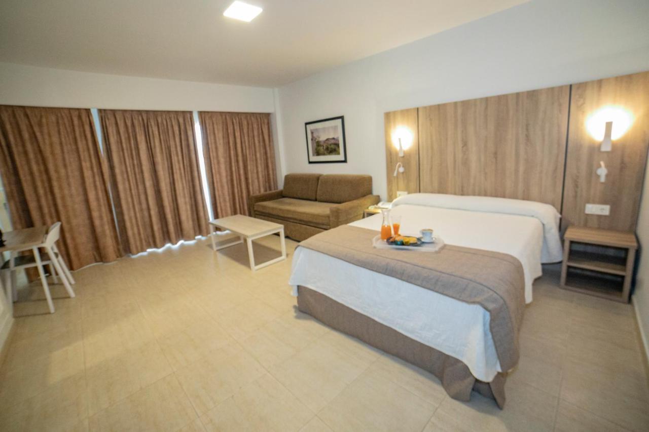 Pyr Aparthotel 3*