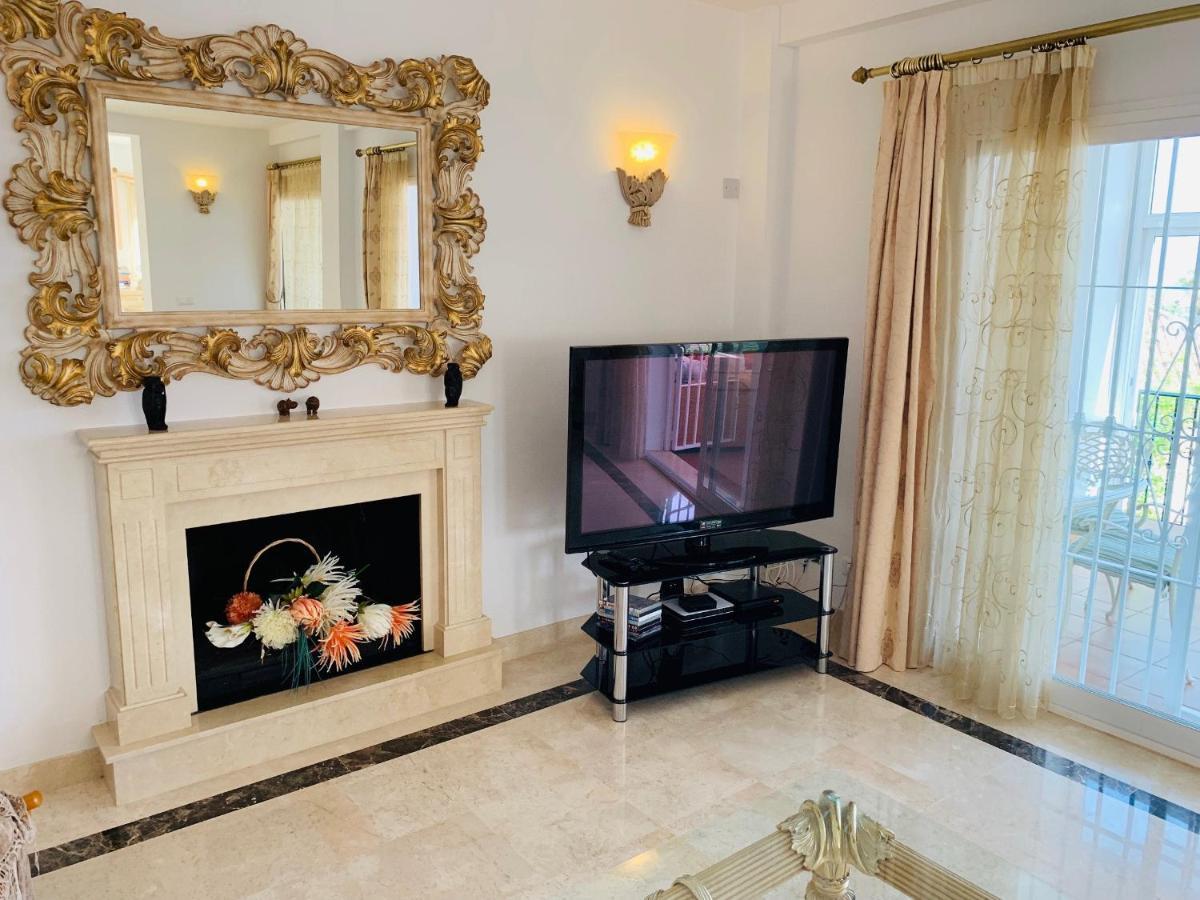 Beautiful Walking Distance To El Faro Villa