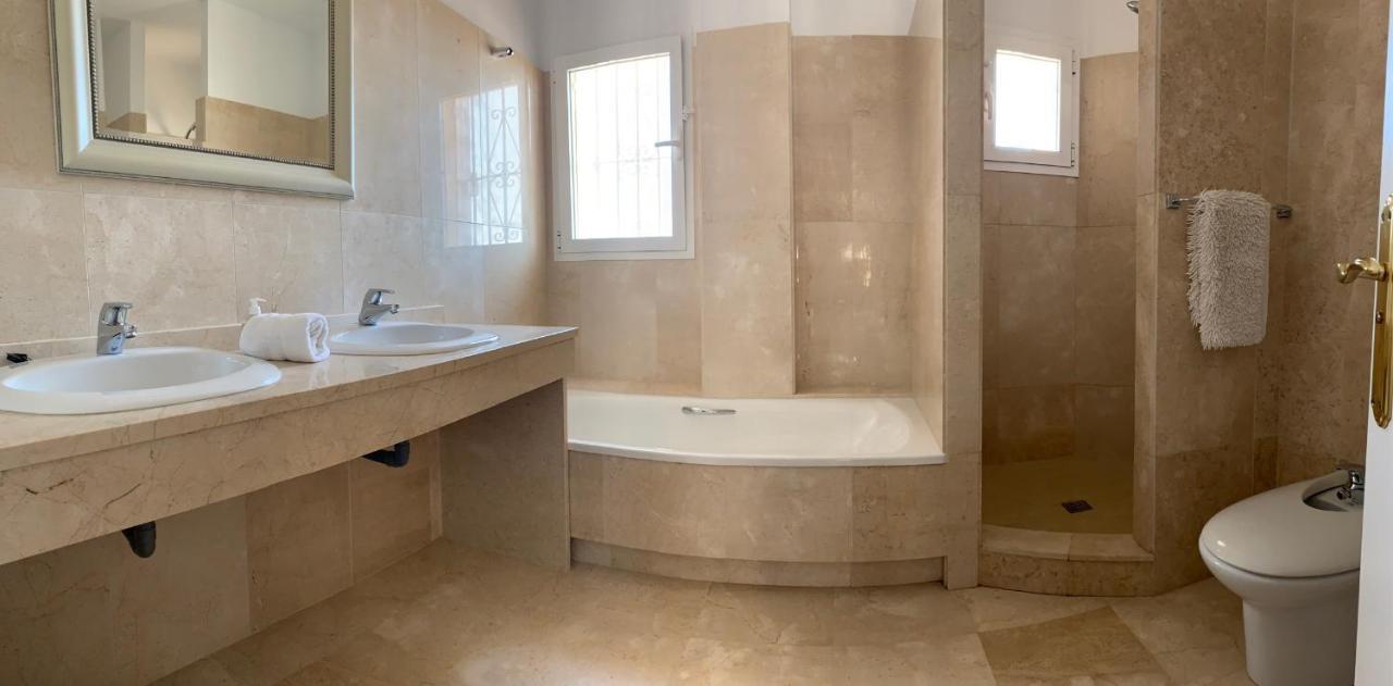 Villa Beautiful Walking Distance To El Faro *