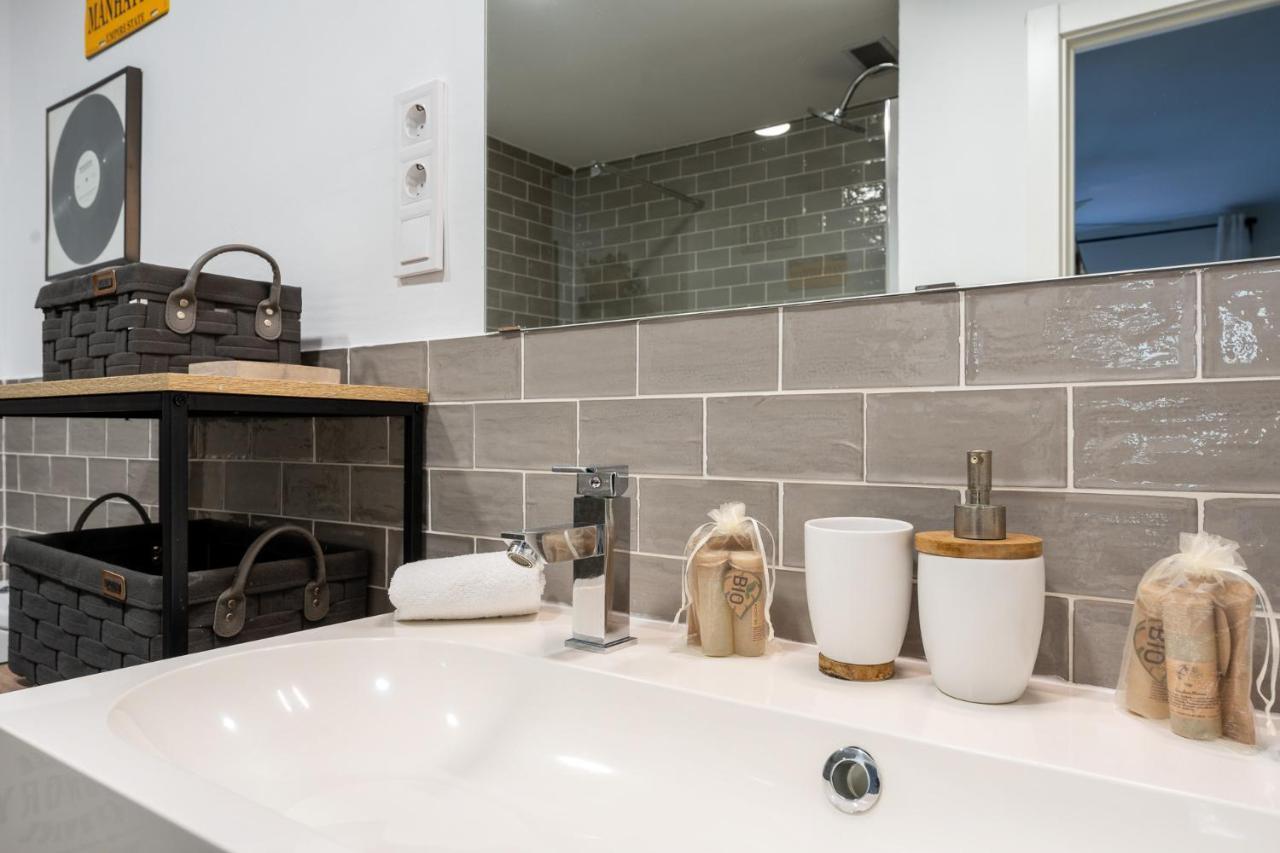 Huoneisto Seaside Bliss 2br With Tranquil Terrace Pool And Parking *