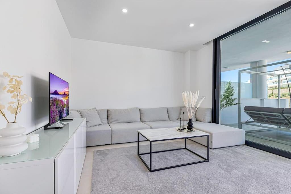 Scandinavian Modern Apartment *