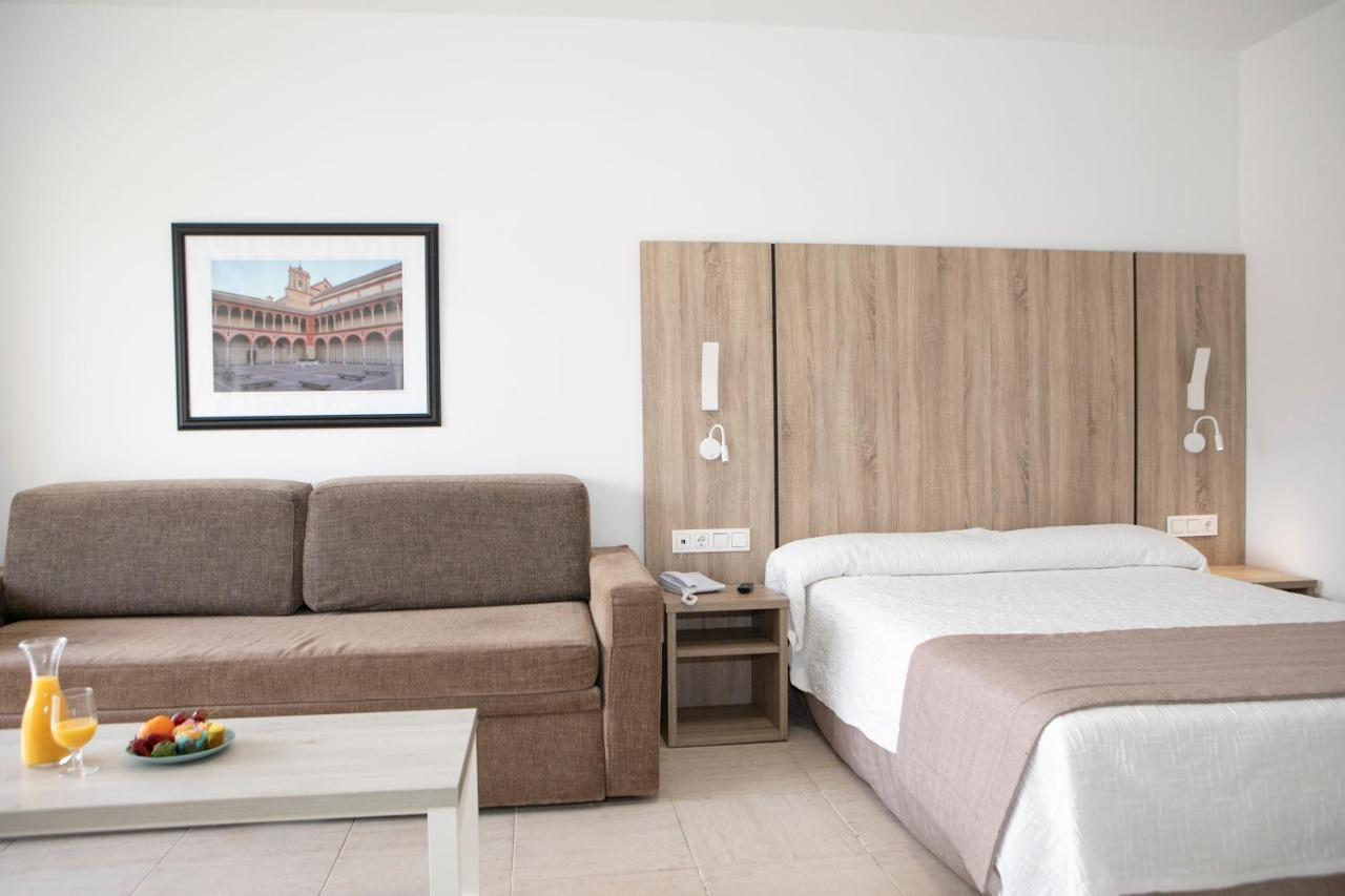 Pyr Aparthotel