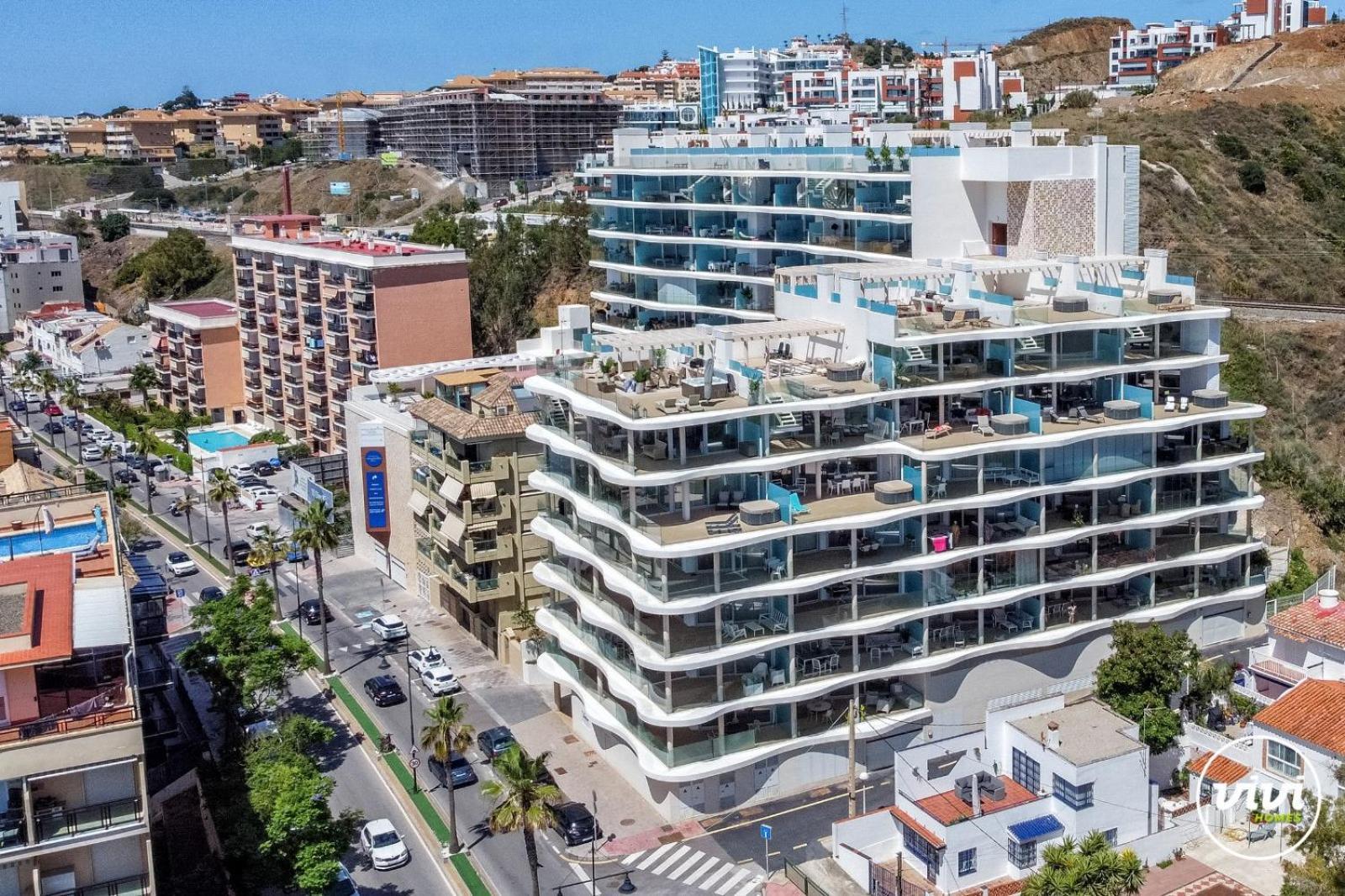 Vivi Homes - Kenzo Pool, Terrace & Sea View Apartment