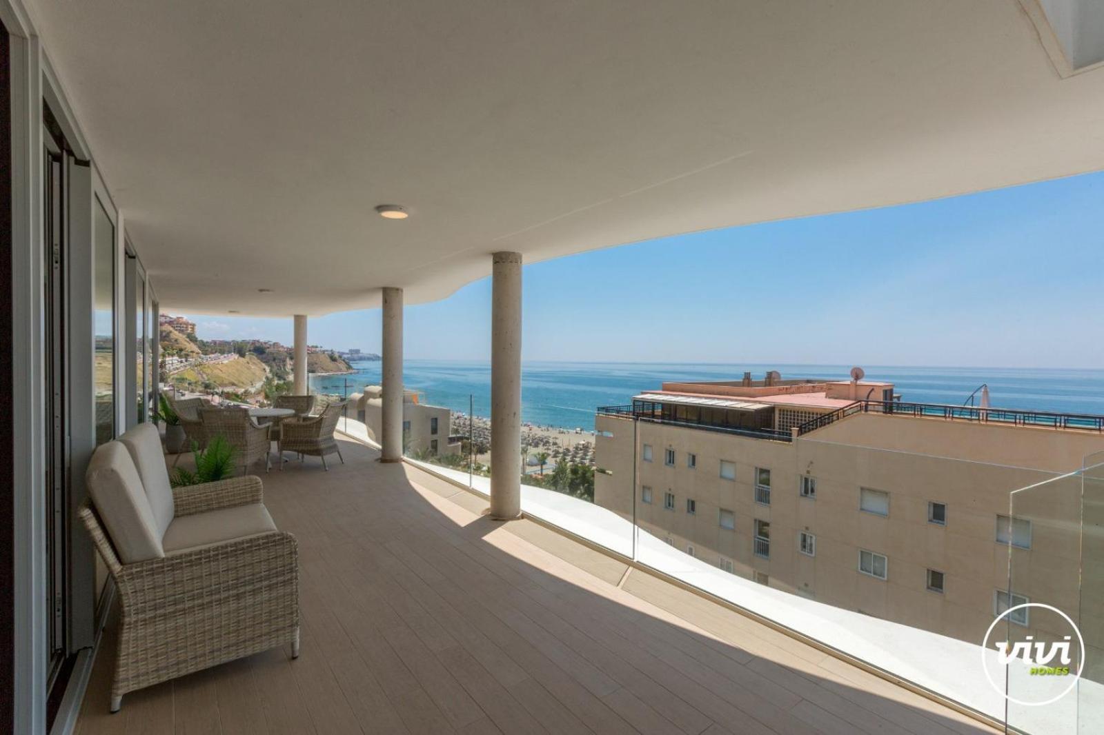 Vivi Homes - Kenzo Pool, Terrace & Sea View Apartment