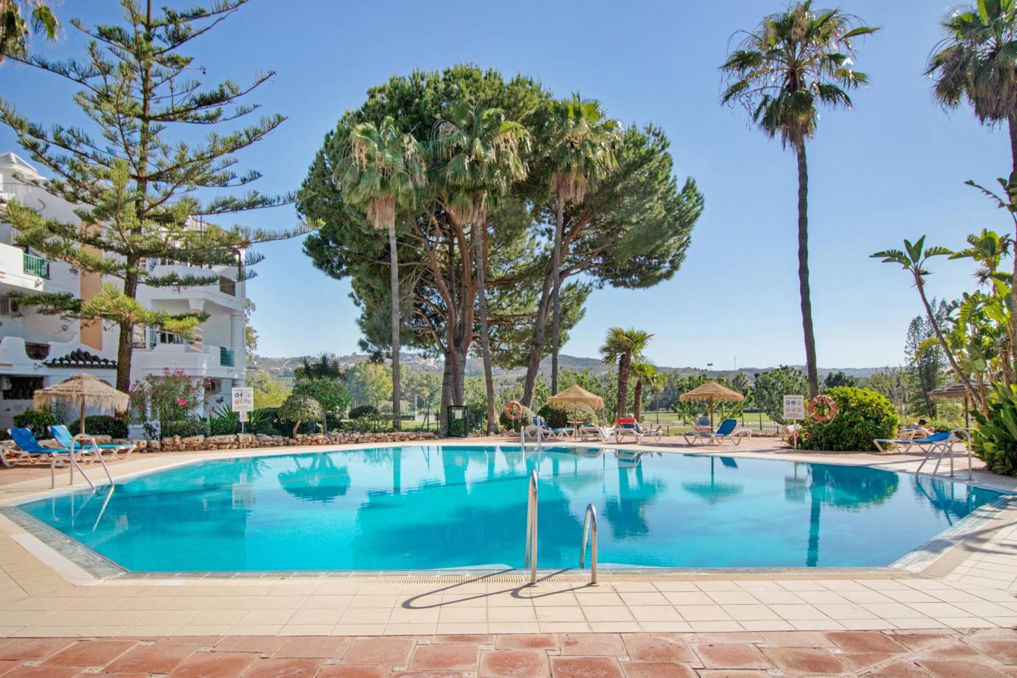 En Complejo Con Piscina, Padel Y Restaurante Con Vistas Al Golf En Mijas - Matchroom 83