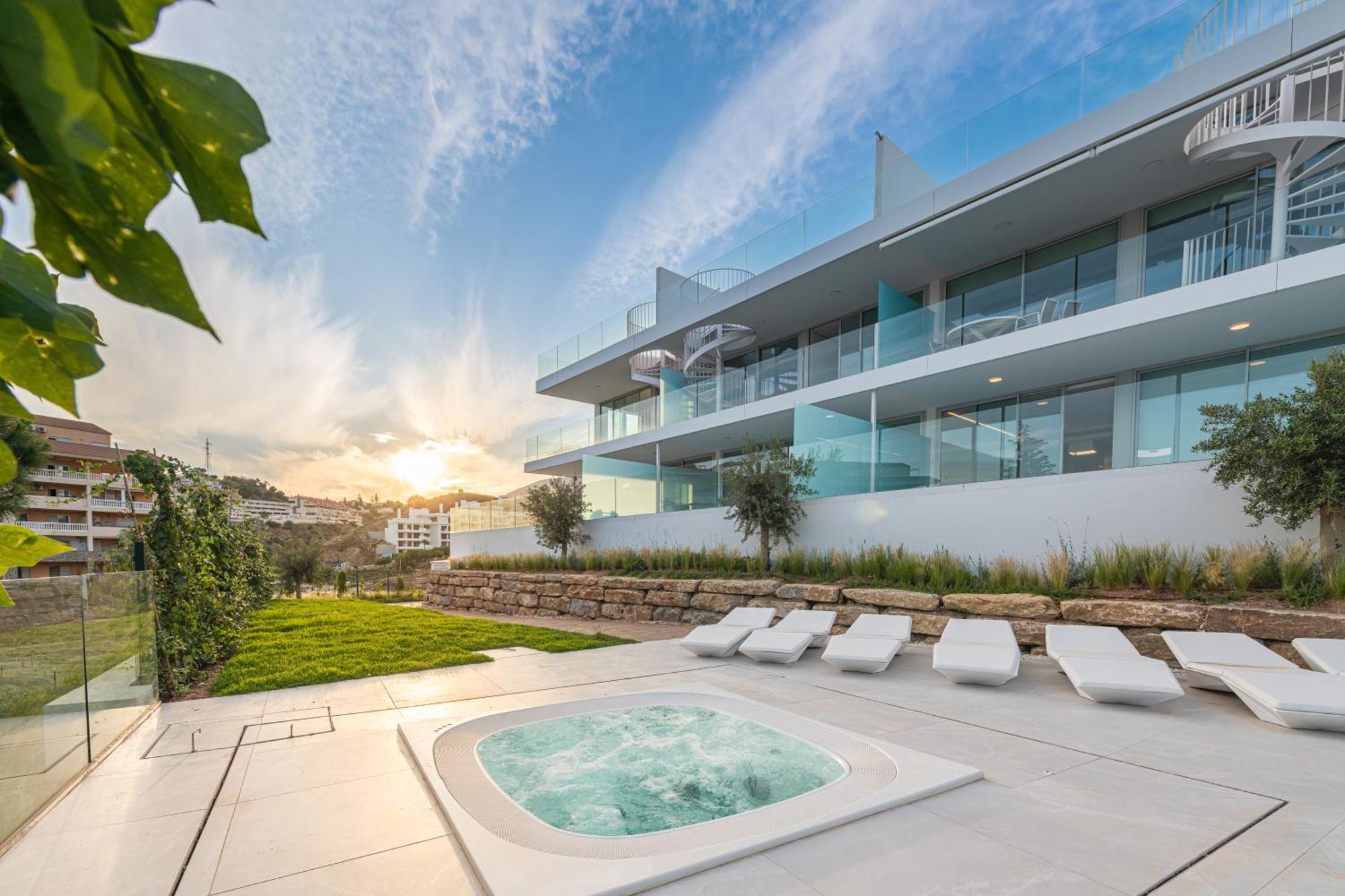 Luxury 2 Bedroom With Sea View Apartment