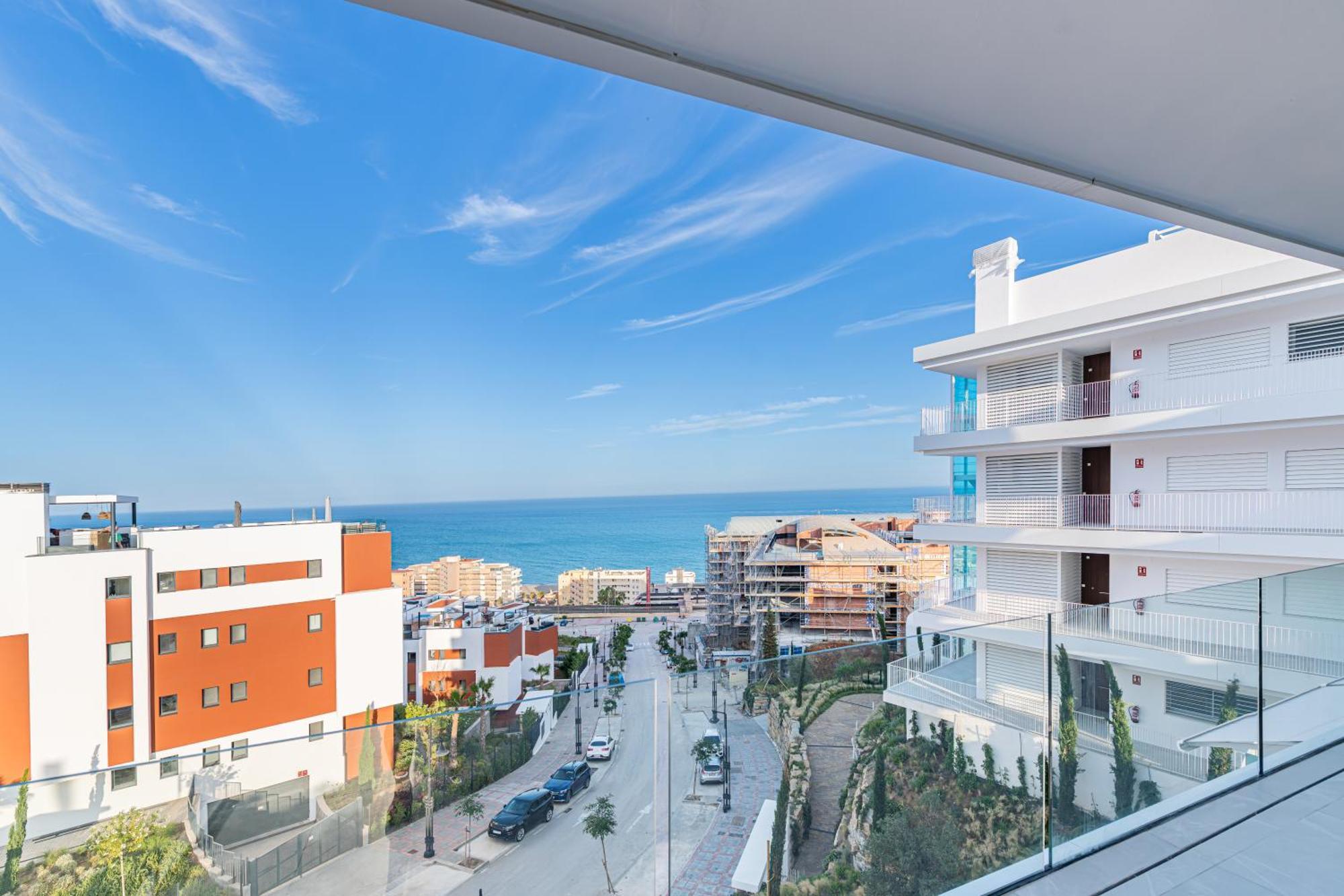 Apartment Luxury 2 Bedroom With Sea View