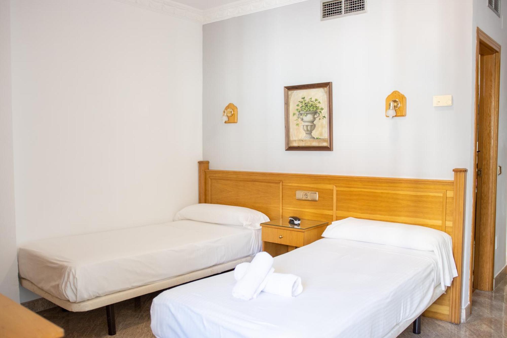 Agur Hotel 2*