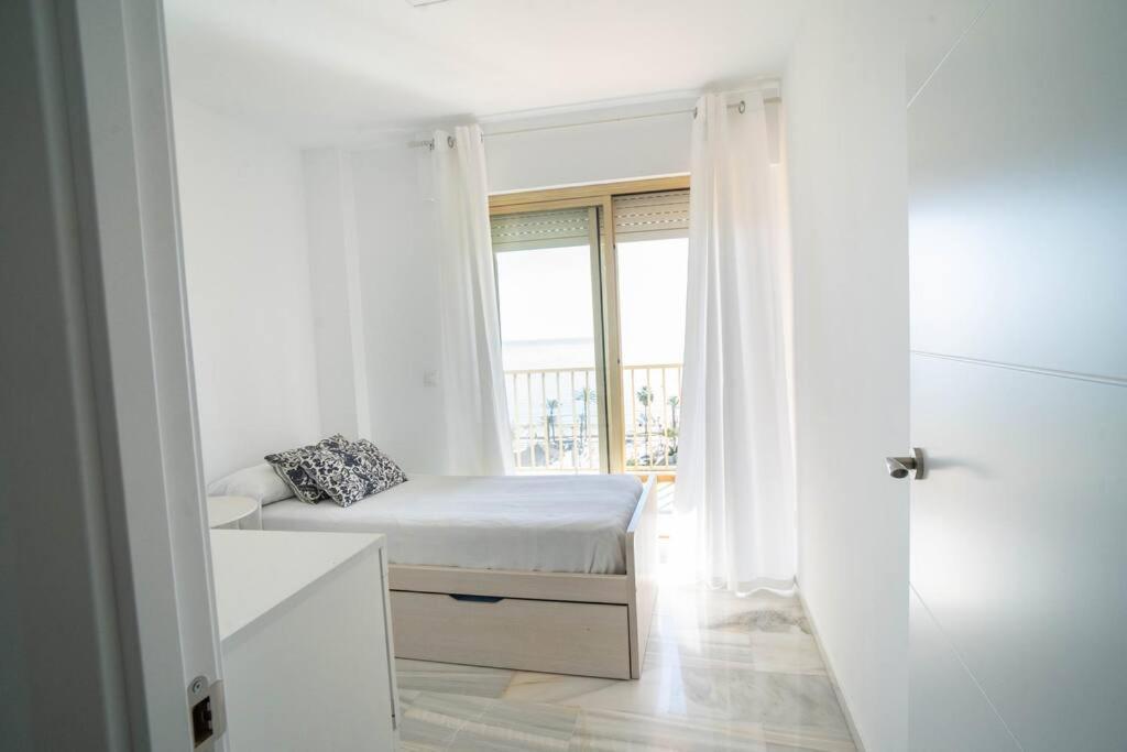 Spacious Three Bedroom Penthouse Apartment *