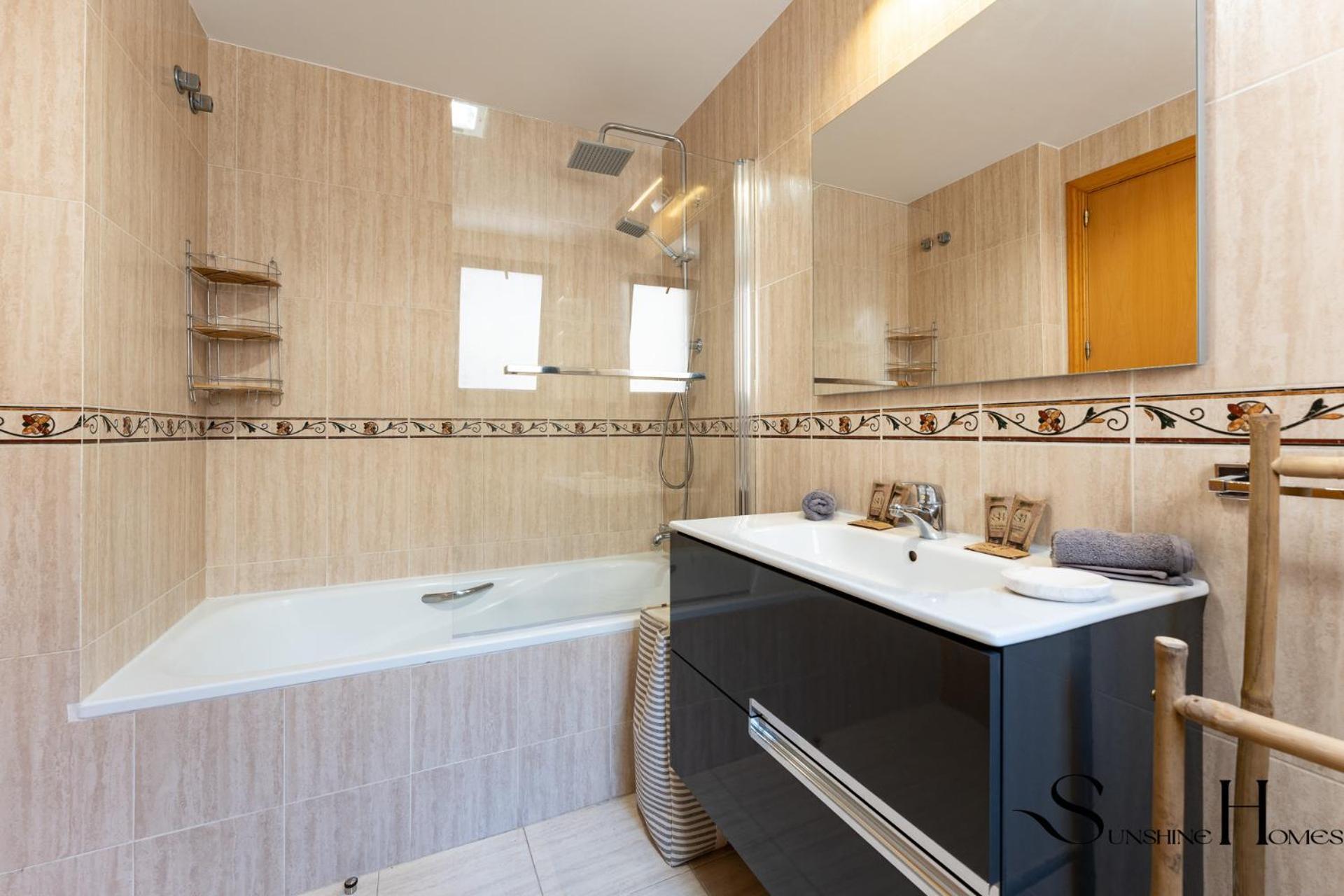 Apartment Tranquil 2 Bed 2 Bath Retreat, Pool, Parking Fuengirola