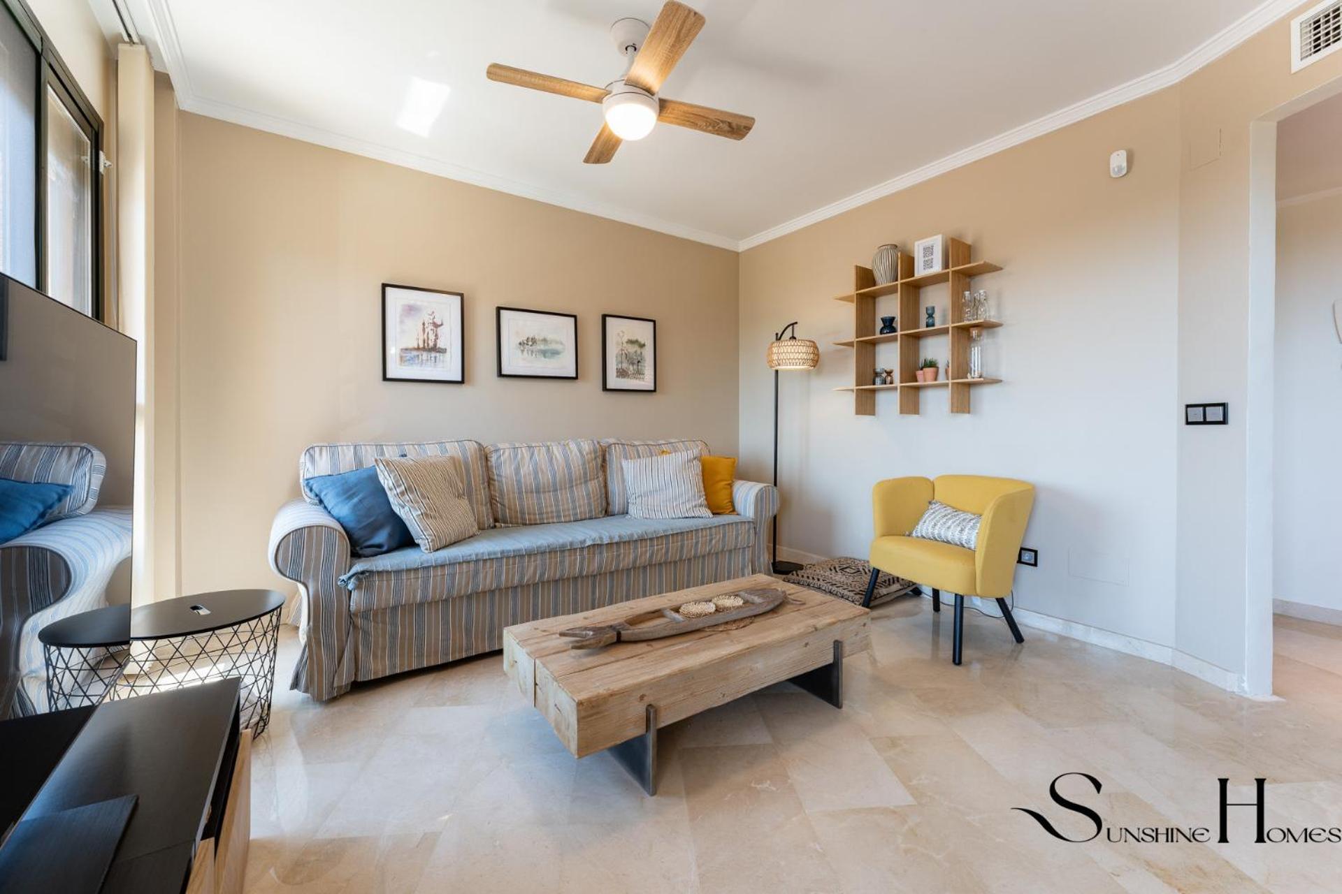 Tranquil 2 Bed 2 Bath Retreat, Pool, Parking *
