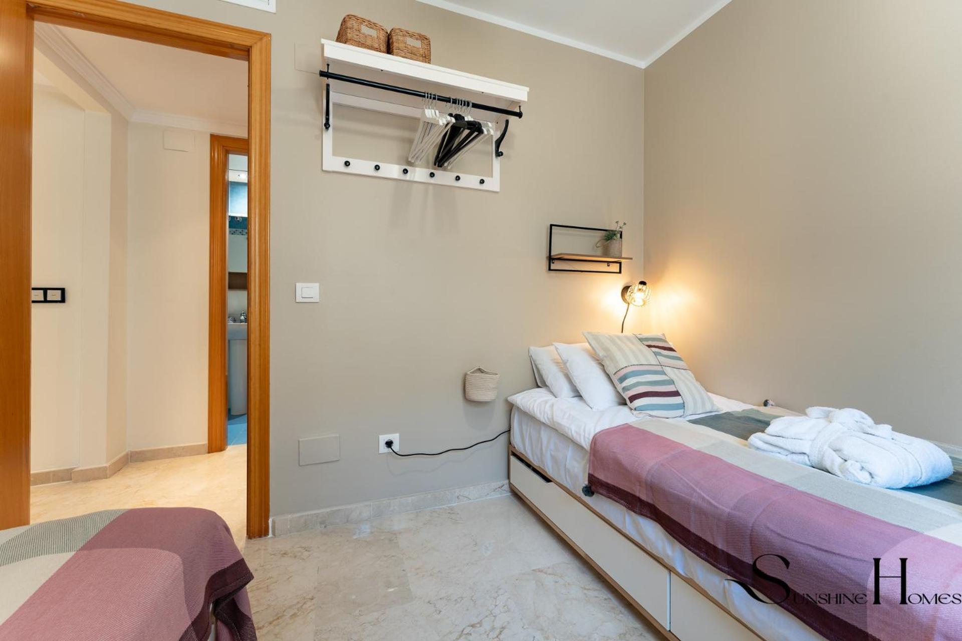 Tranquil 2 Bed 2 Bath Retreat, Pool, Parking * Fuengirola