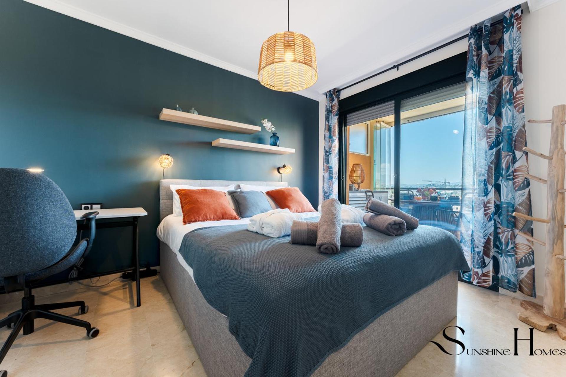 Tranquil 2 Bed 2 Bath Retreat, Pool, Parking Apartment Fuengirola