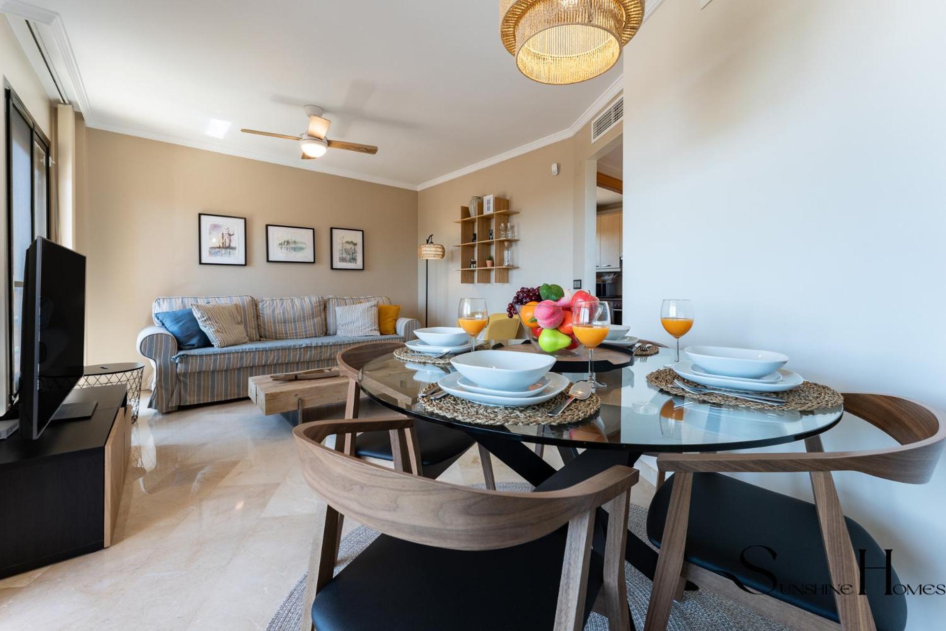 Tranquil 2 Bed 2 Bath Retreat, Pool, Parking Apartment *