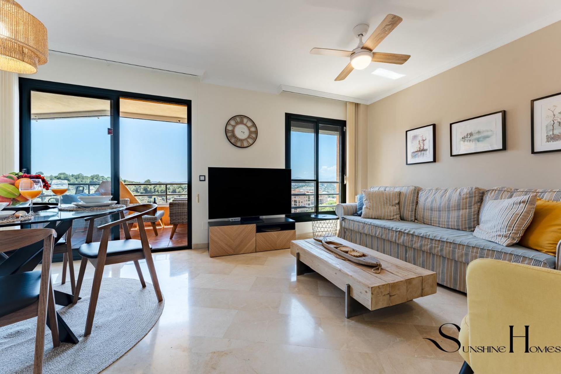 Apartment Tranquil 2 Bed 2 Bath Retreat, Pool, Parking