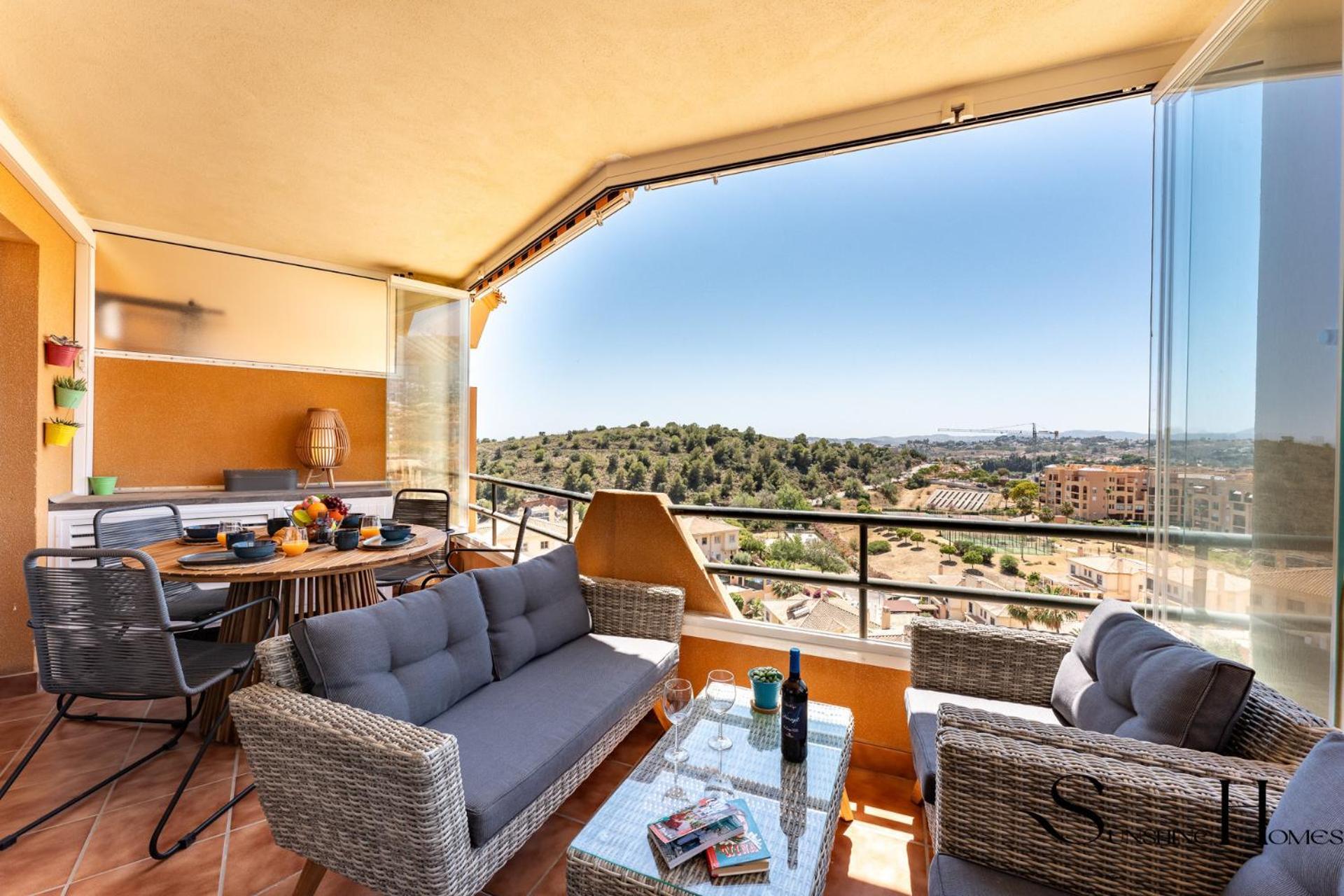 Tranquil 2 Bed 2 Bath Retreat, Pool, Parking Apartment Fuengirola