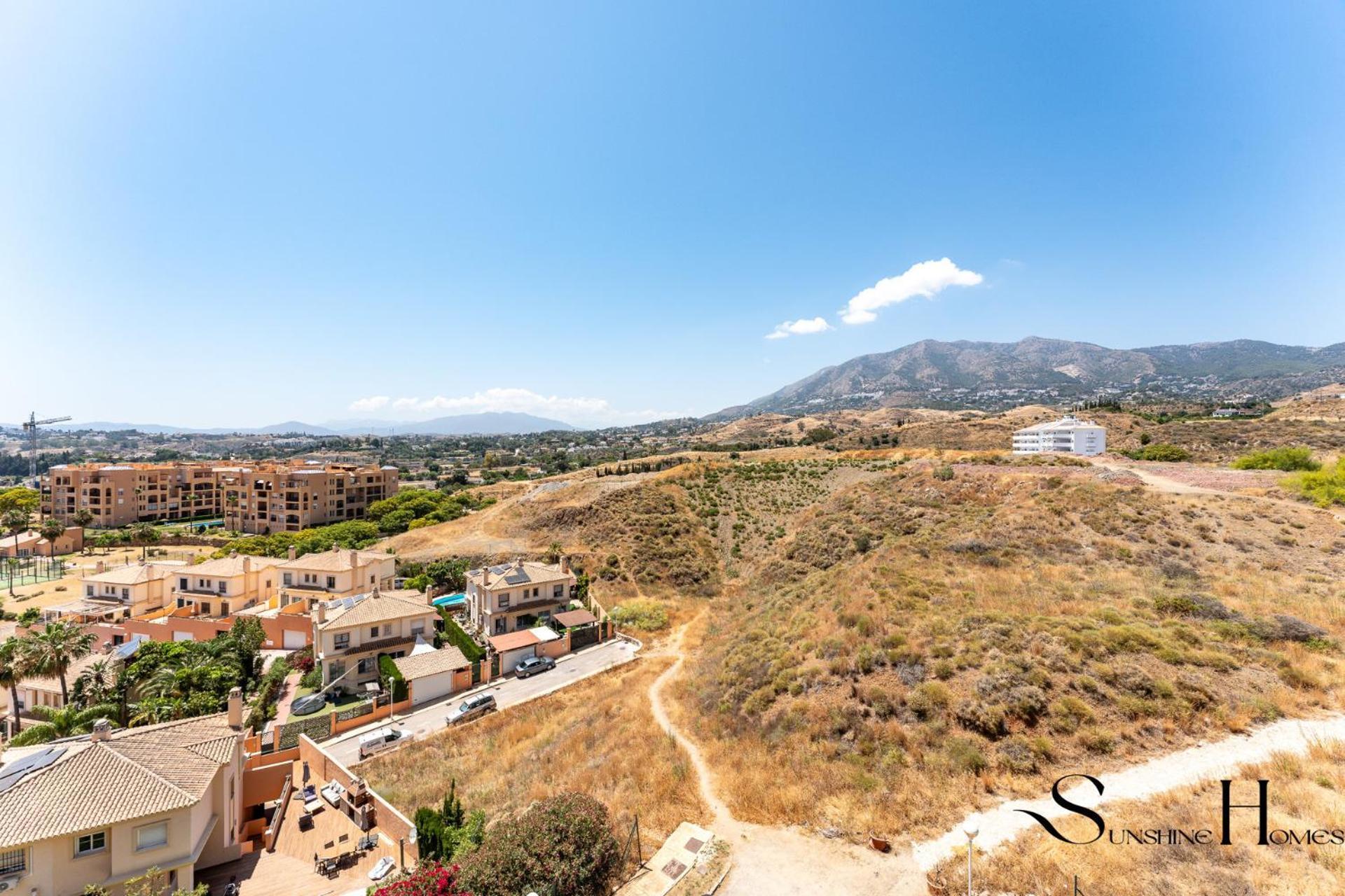 Tranquil 2 Bed 2 Bath Retreat, Pool, Parking * Fuengirola