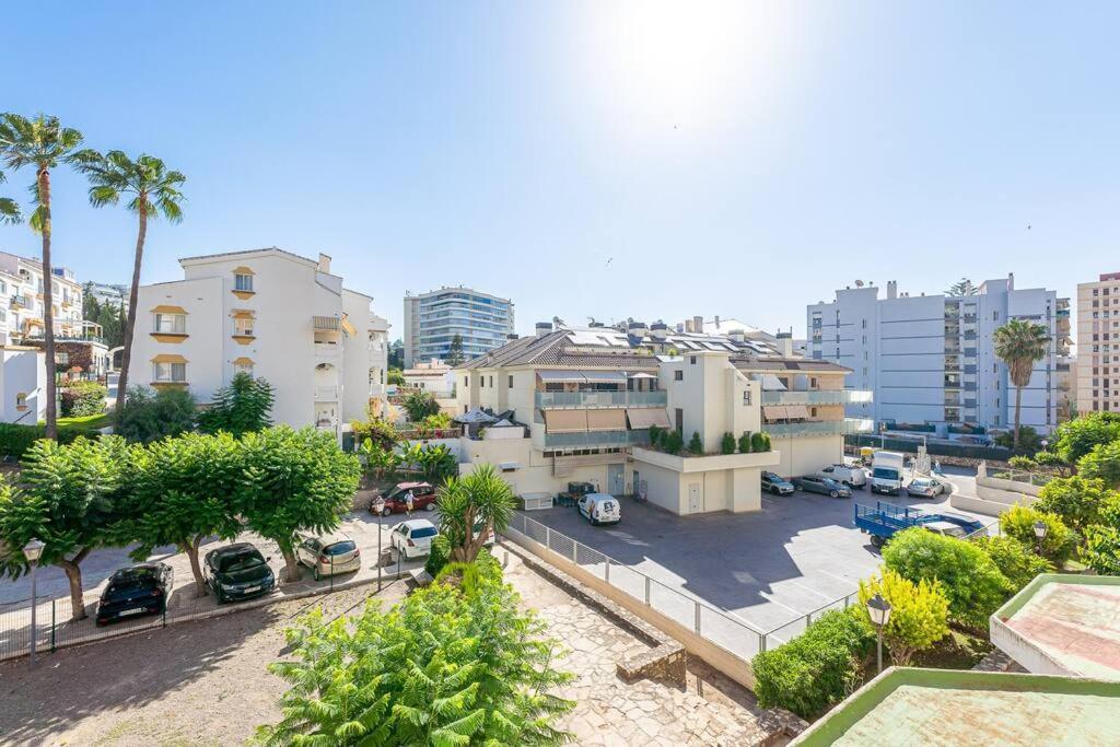 Spacious With Pool, 3 Min From The