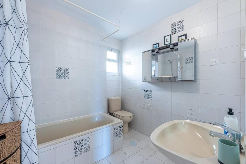 Spacious With Pool, 3 Min From The Apartment *