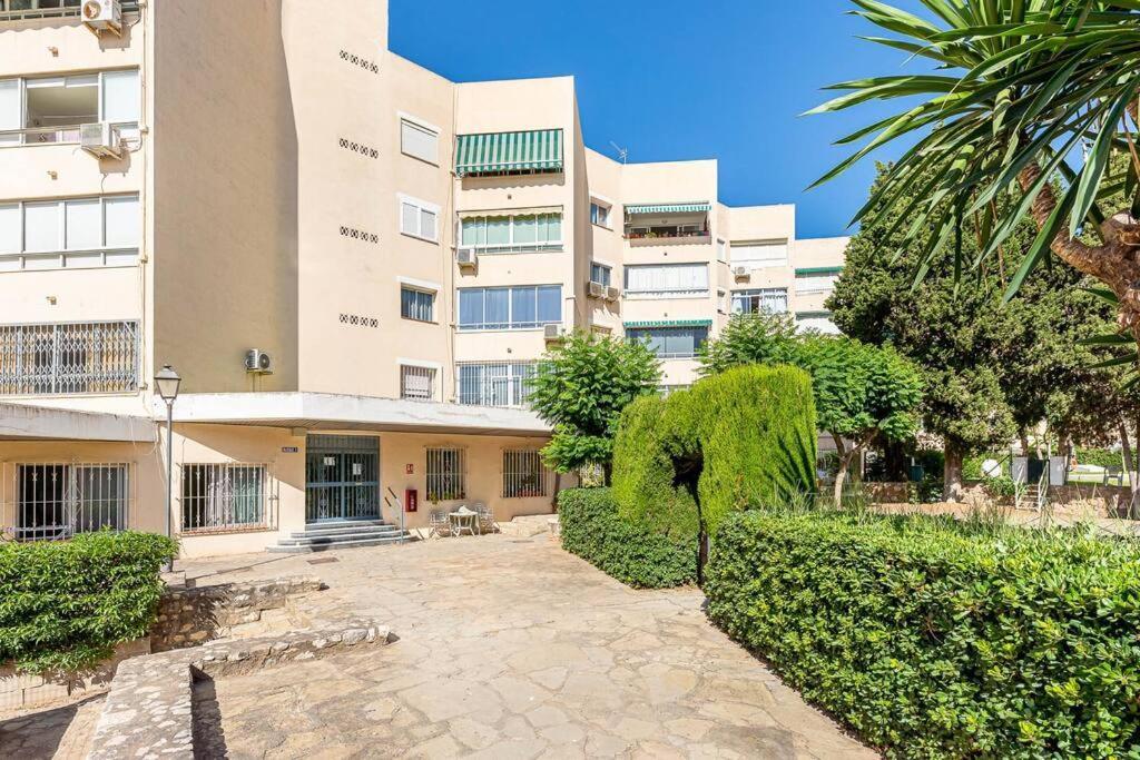 Spacious With Pool, 3 Min From The *