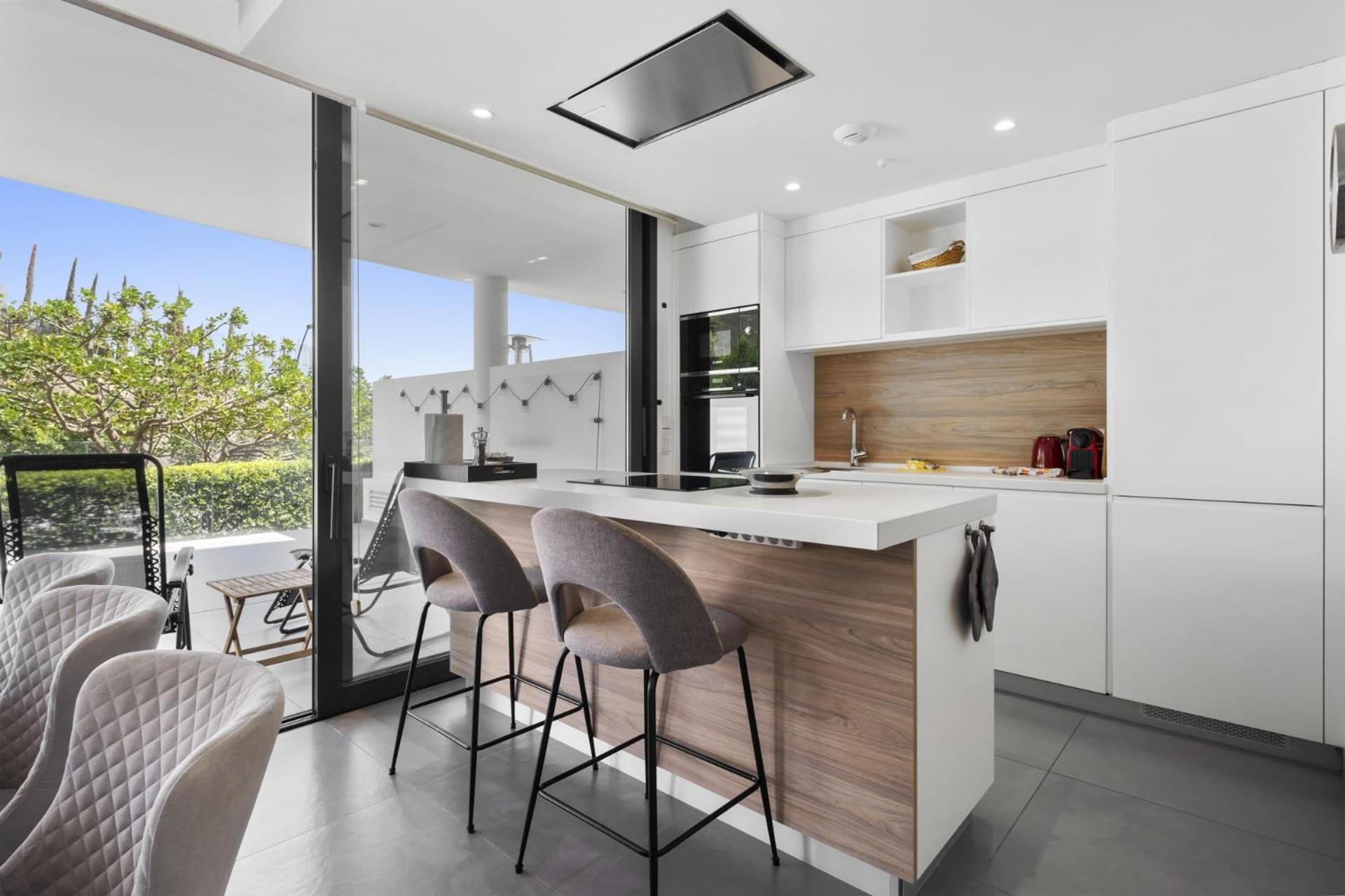 Vivi Homes - Luxury ,garden, Pool & Sauna Apartment
