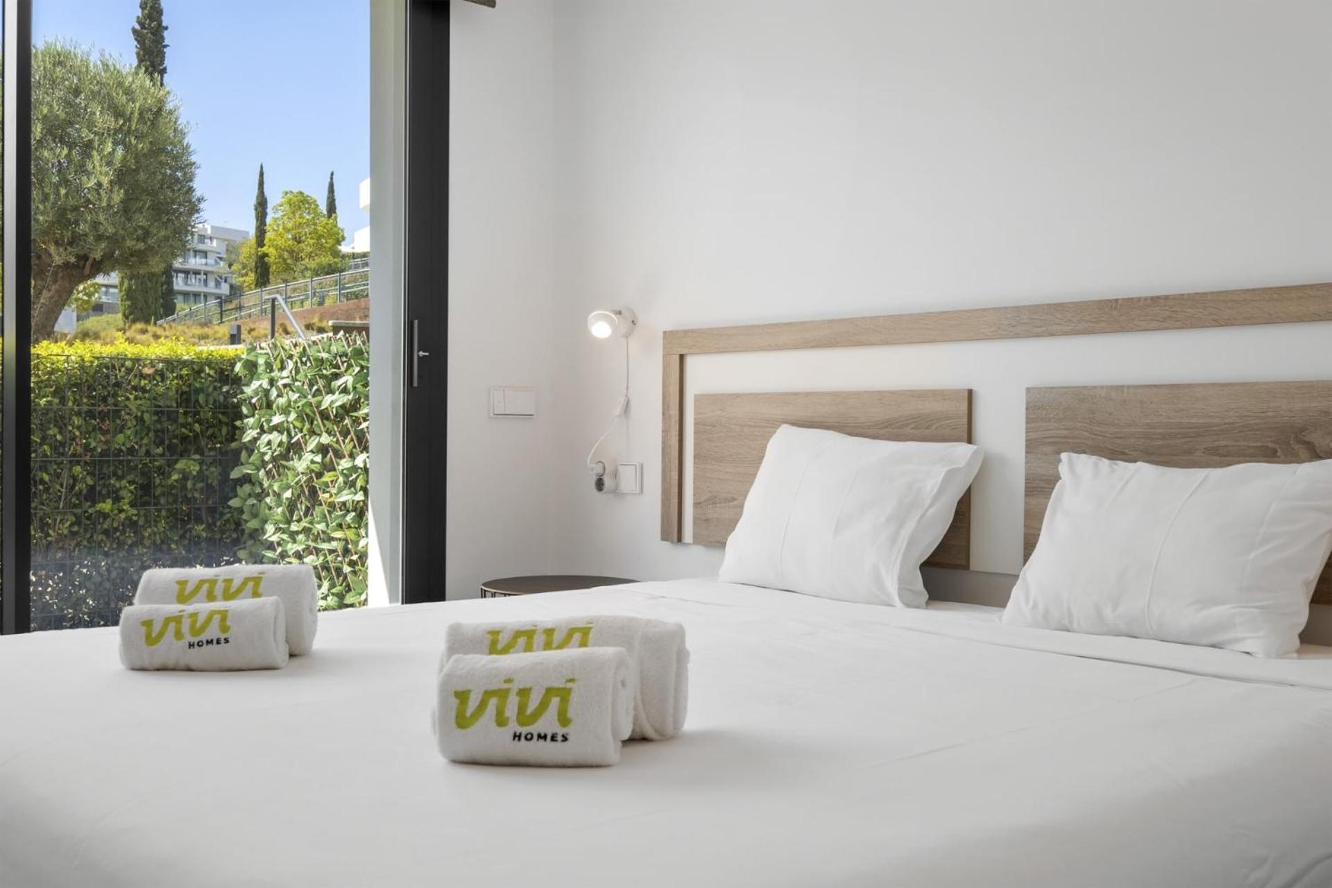 Vivi Homes - Luxury ,garden, Pool & Sauna Apartment Fuengirola